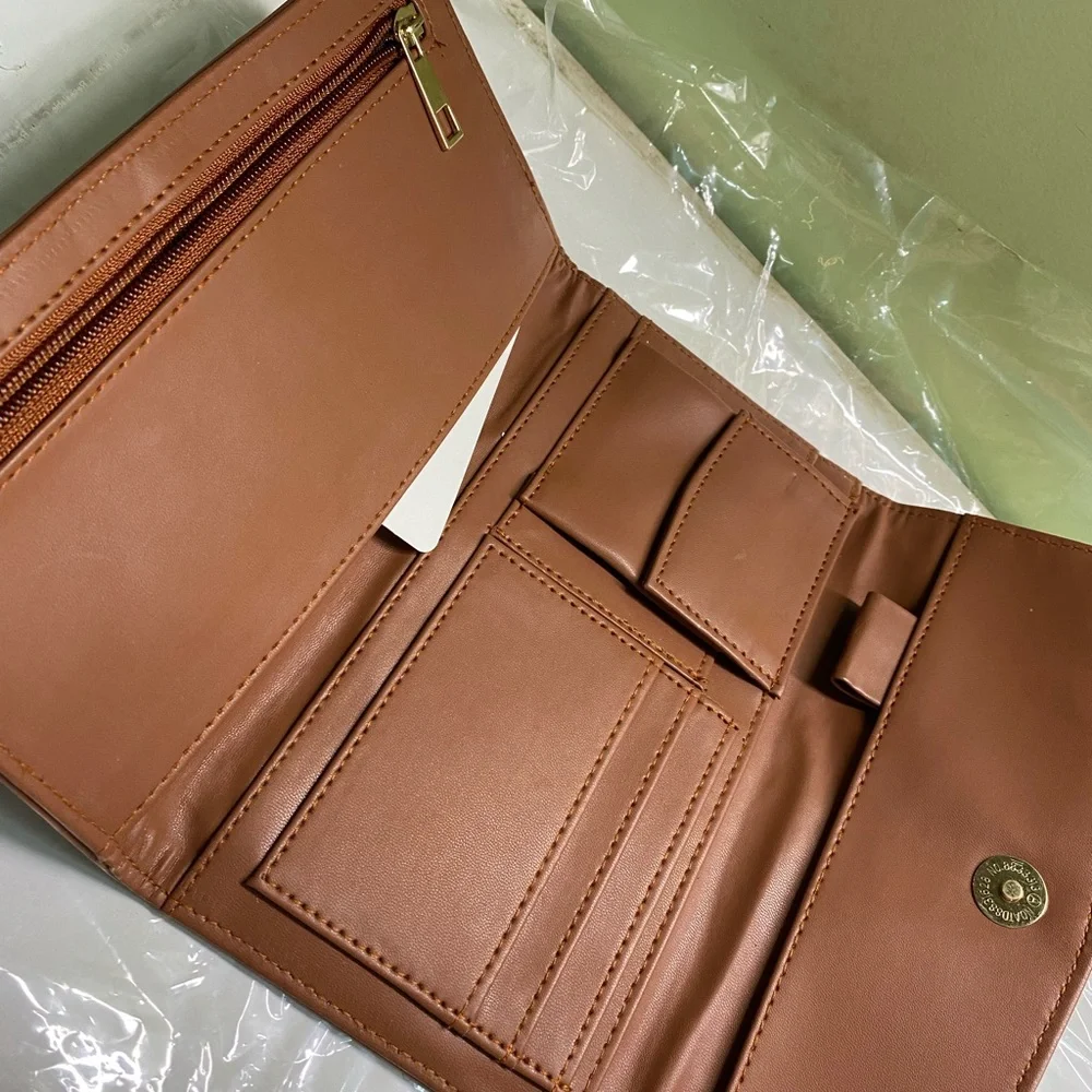 🎁Brand new Clutch/wallet - Picture 6 of 9
